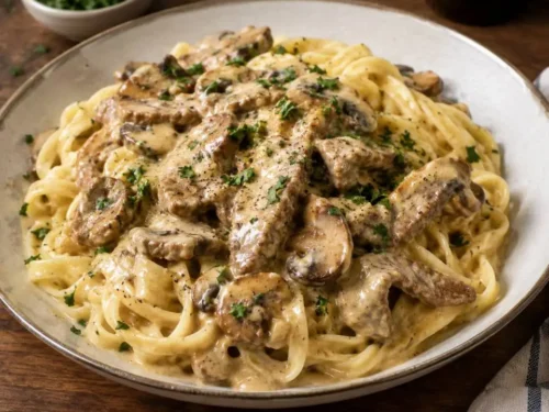 Zürcher Geschnetzeltes mit Pasta: Der Schweizer Klassiker ohne Tüte